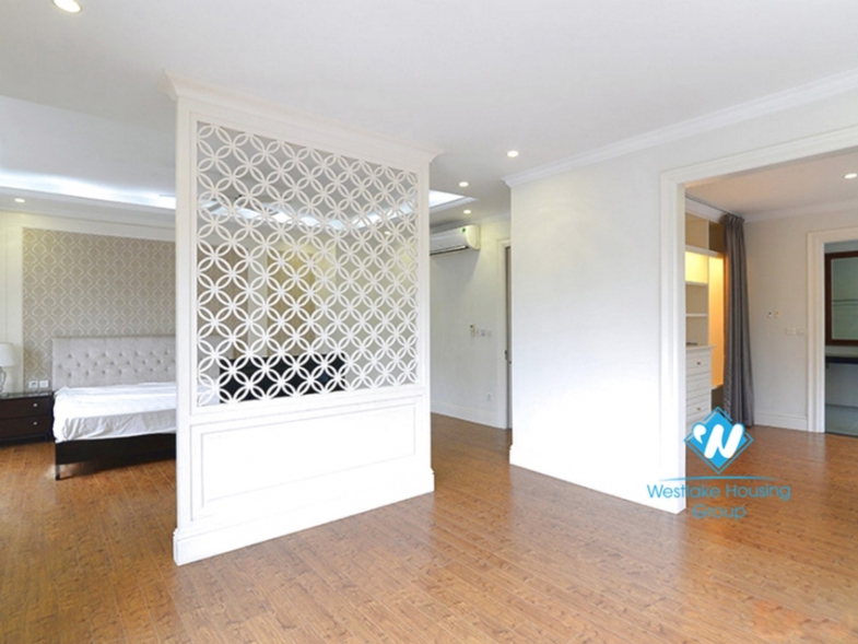 Villa for rent at Hoa Sua street,Vinhome Riverside